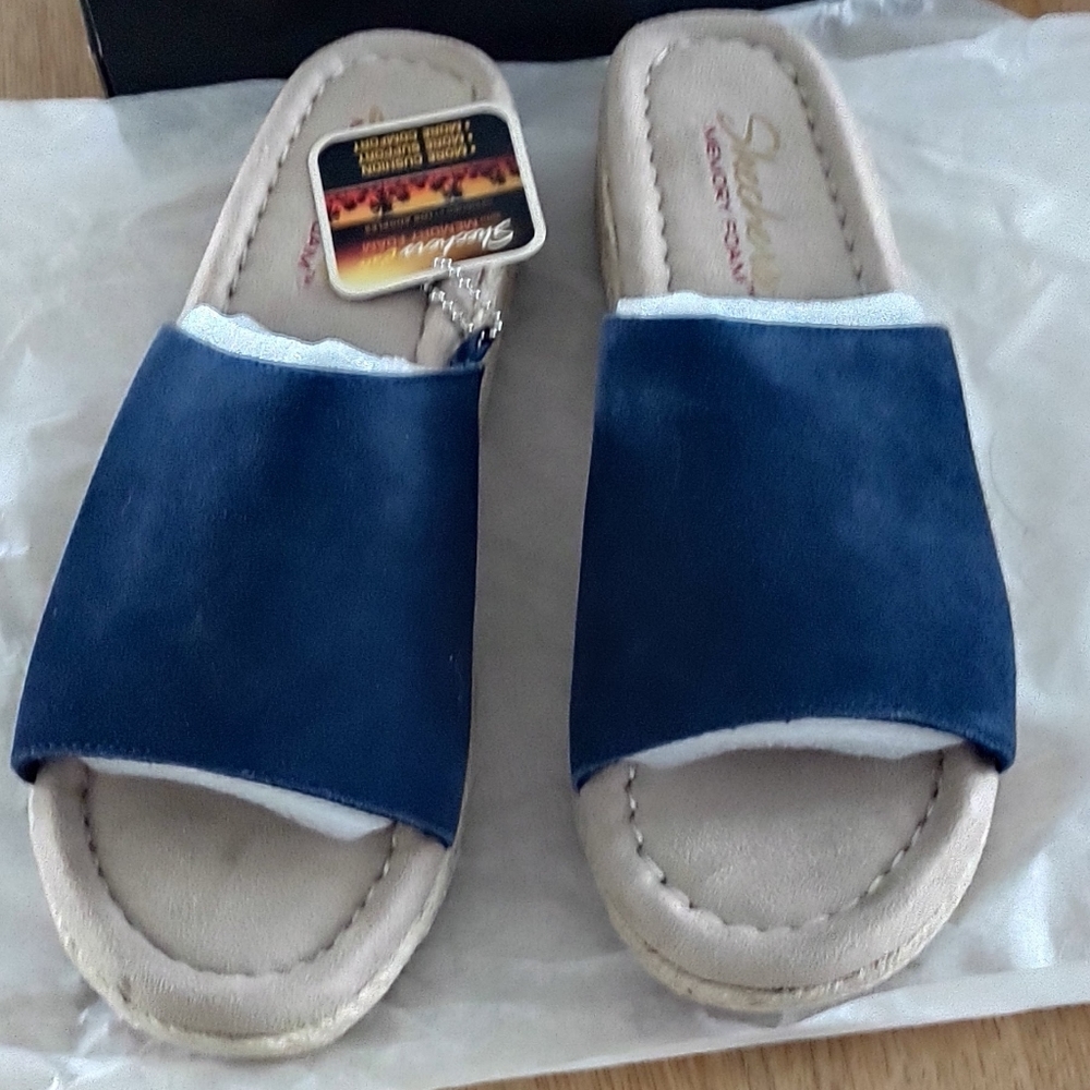 😍Bundle 2 for $30 Skechers blue suede upper 7 NWT
